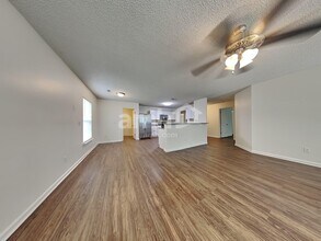 5057 Thornton Dr in Summerville, SC - Foto de edificio - Building Photo