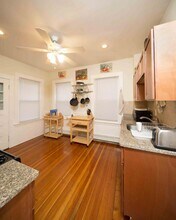 102 Franklin St, Unit 2 in Brookline, MA - Foto de edificio - Building Photo