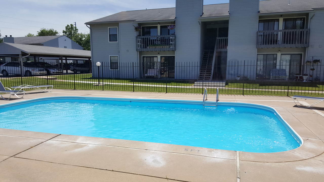 Willow Run Apartments in Topeka, KS - Building Photo