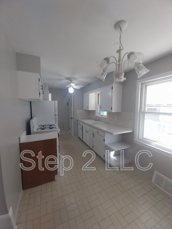 134 Flora Dr in Bedford, OH - Building Photo - Building Photo