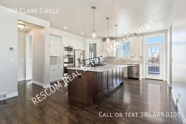 369 Clark Cir in Farmington, UT - Building Photo - Building Photo