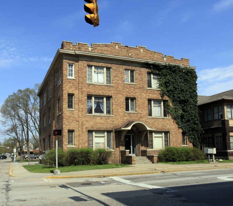 230 W Jackson Blvd in Elkhart, IN - Foto de edificio