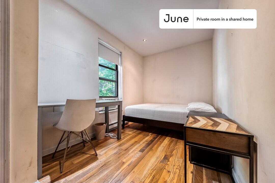 Private bedroom in 5 bed/2 bath Home in New York, NY - Building Photo