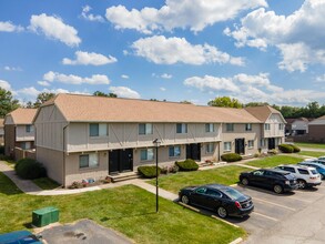 Townhomes at Fairways in Columbus, OH - Building Photo - Building Photo