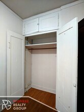 1025 Dempster St, Unit #1025-E2 in Evanston, IL - Building Photo - Building Photo