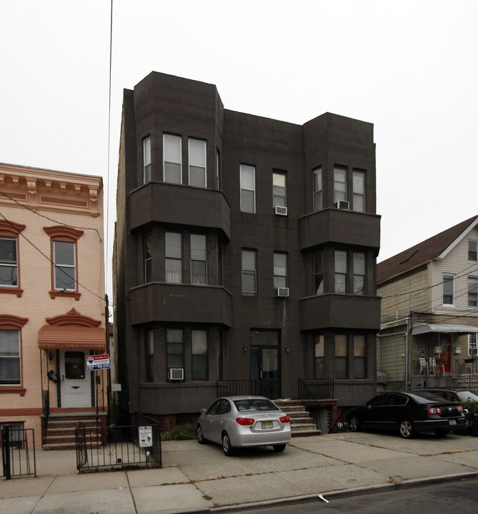 317 Webster Ave in Jersey City, NJ - Building Photo