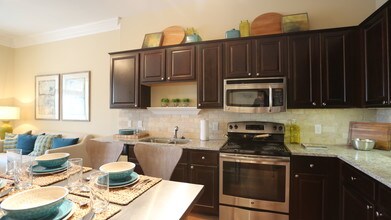 Liberty Place Apartments in Columbus, OH - Foto de edificio - Building Photo