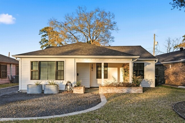 property at 3521 Burgundy Ln