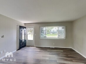 654 Hillsdale Dr in West Jefferson, OH - Building Photo - Building Photo
