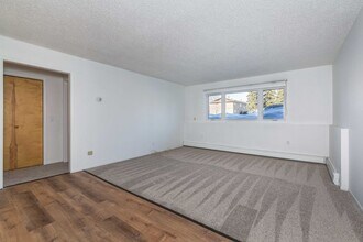 37 Glacier Ave in Fairbanks, AK - Building Photo - Building Photo