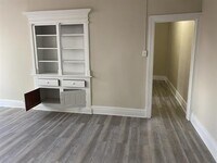 103-105 E Washington St