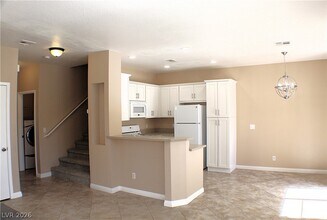 251 S Green Valley Pkwy in Henderson, NV - Building Photo - Building Photo