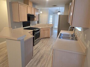 4911 Edenbourgh Ln in Austin, TX - Building Photo - Building Photo