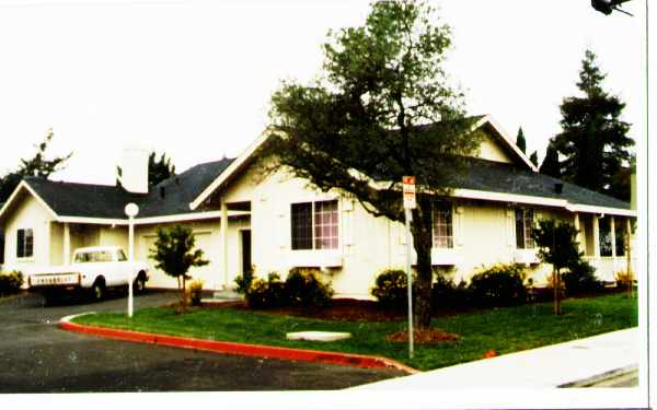 427-429 University St in Healdsburg, CA - Foto de edificio - Building Photo