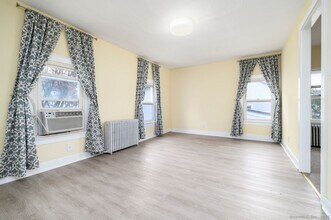 75 Soundview Ave in Stamford, CT - Building Photo - Building Photo