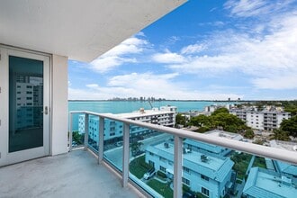 7501 E Treasure Dr in North Bay Village, FL - Building Photo - Building Photo