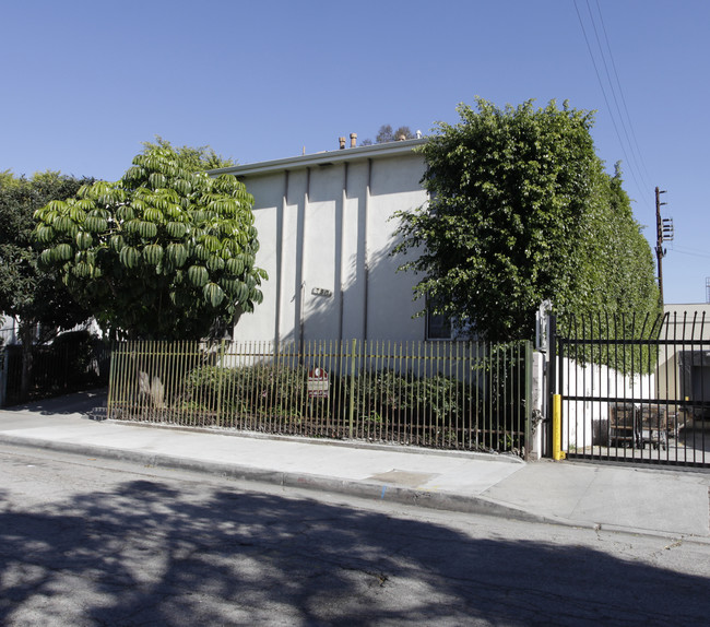 750 Lillian Way in Los Angeles, CA - Building Photo - Building Photo