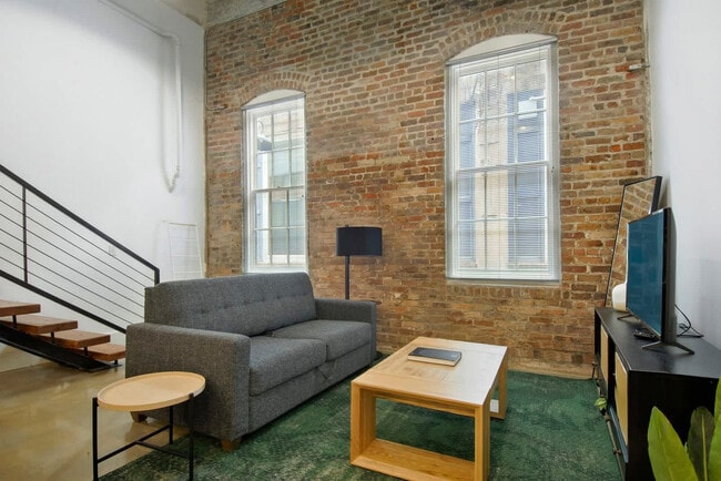 822 Howard Ave