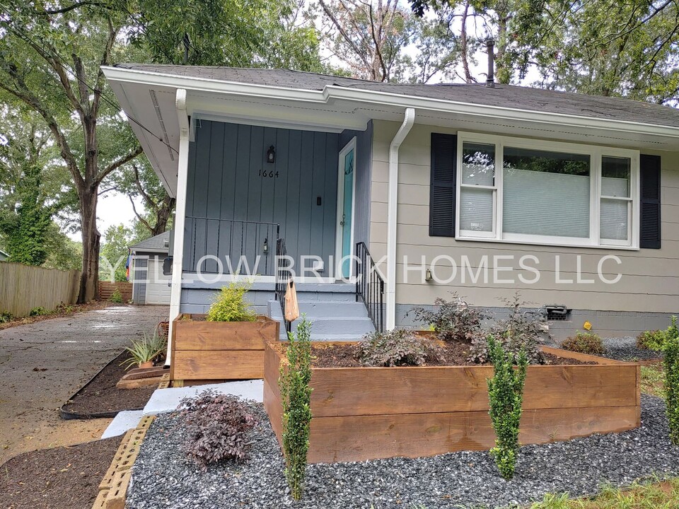 1664 Cecilia Dr SE in Atlanta, GA - Building Photo