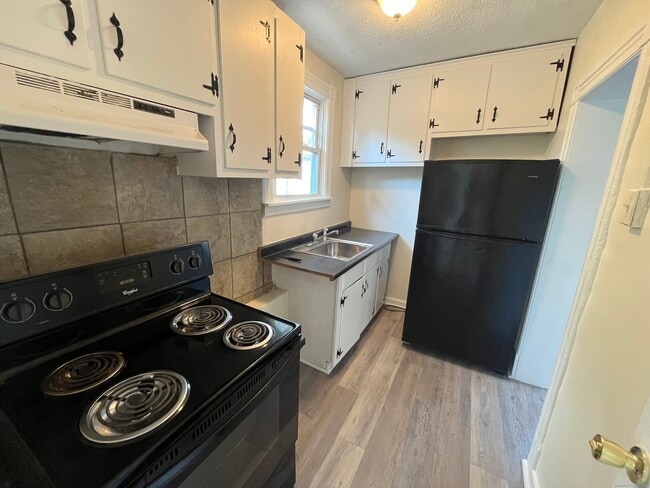 144 Burnham St in Hartford, CT - Building Photo - Building Photo