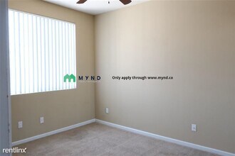 10220 Penrith Ave-Unit -Unit 203 in Las Vegas, NV - Foto de edificio - Building Photo