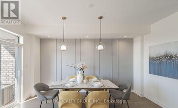 2 Chicago Ln in Markham, ON - Building Photo - Building Photo