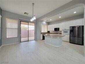 10482 Calico Pines Ave in Las Vegas, NV - Building Photo - Building Photo