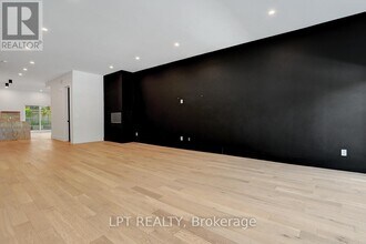 111 Greenfield Ave in Ottawa, ON - Building Photo - Building Photo