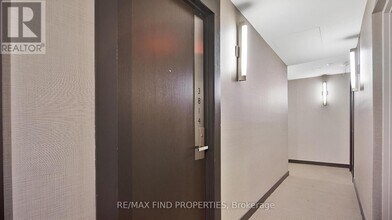 70 Temperance St in Toronto, ON - Building Photo - Building Photo