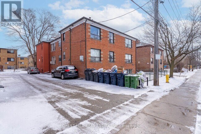 2839 Keele St in Toronto, ON - Building Photo - Building Photo