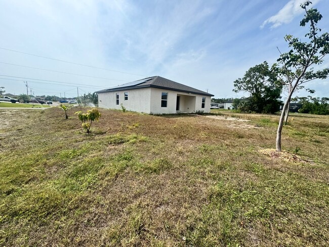2115 NW 24th Pl in Cape Coral, FL - Building Photo - Building Photo