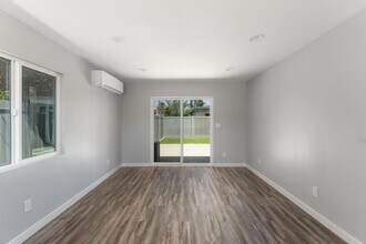 5120 Los Robles Dr-Unit -5124 Los Robles Dr. in Carlsbad, CA - Building Photo - Building Photo