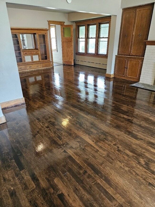2902-2904-2904 N 40th St
