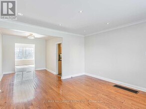 283 Bogert Ave in Toronto, ON - Building Photo - Building Photo