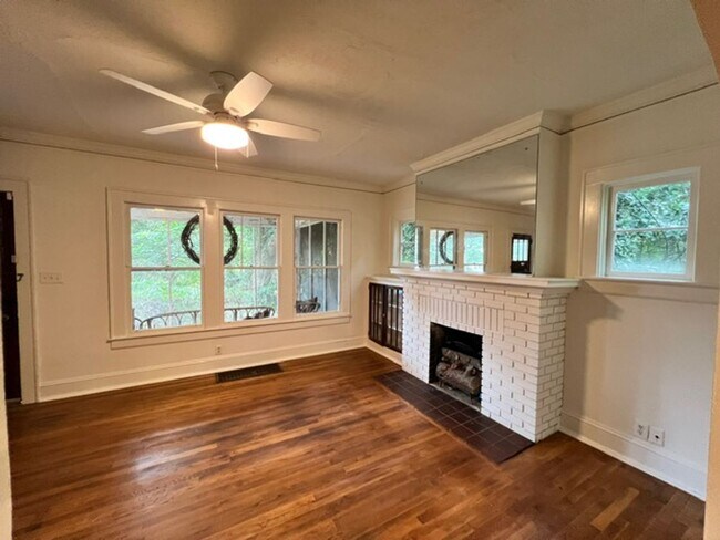 1531 Austin Dr in Decatur, GA - Foto de edificio - Building Photo