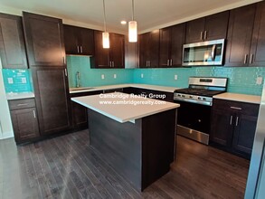 476 Fulton St, Unit T in Medford, MA - Foto de edificio - Building Photo