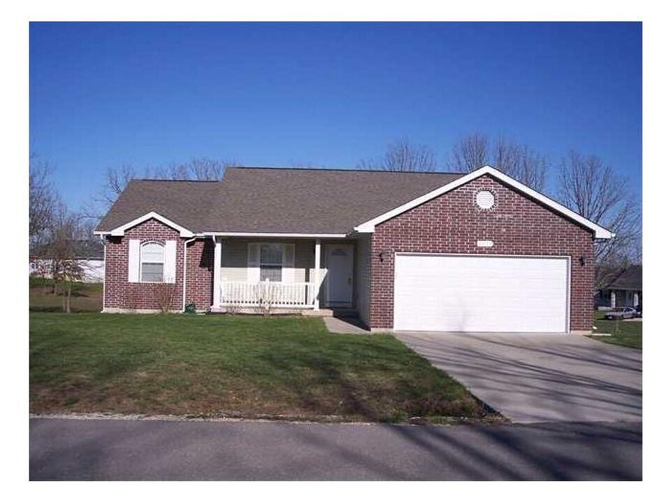 21053 Larson Rd in Waynesville, MO - Foto de edificio