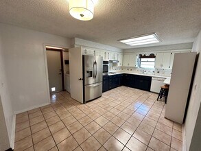 1615 Camelot Dr in Norman, OK - Building Photo - Building Photo