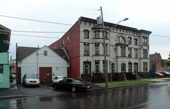 514 E Willow St in Syracuse, NY - Foto de edificio - Building Photo