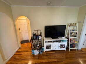 41 Cross St, Unit A in Somerville, MA - Foto de edificio - Building Photo