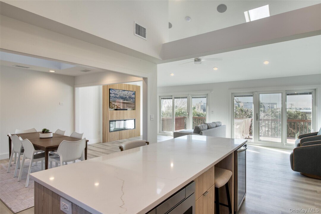 32 Library Ave in Westhampton Beach, NY - Building Photo