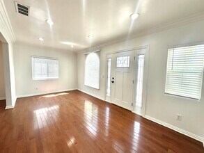8026 Hinds Ave in Los Angeles, CA - Building Photo - Building Photo