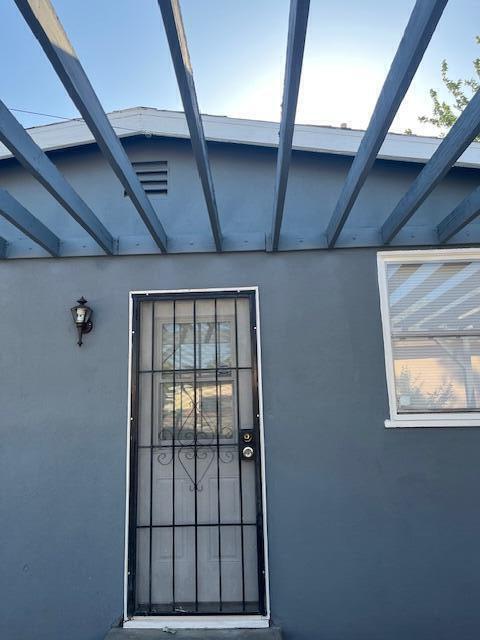 property at 1414 W Ivesbrook St