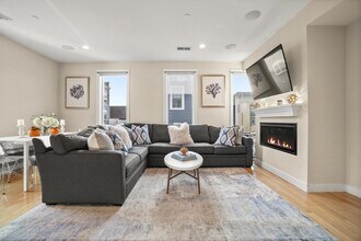280 Gold St, Unit 5 in Boston, MA - Building Photo - Building Photo
