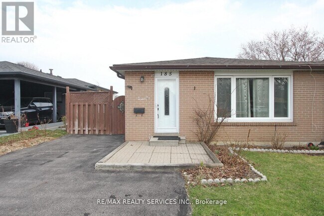 185 EARNSCLIFFE Cir in Brampton, ON - Building Photo - Building Photo