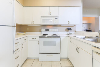 Indian Hills Village Apartments and Townhomes in Omaha, NE - Building Photo - Interior Photo