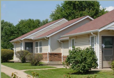 Houston Plaza in Adrian, MO - Foto de edificio - Building Photo