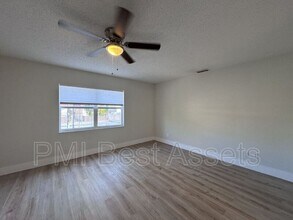 6520 SW 41st Pl in Davie, FL - Building Photo - Building Photo