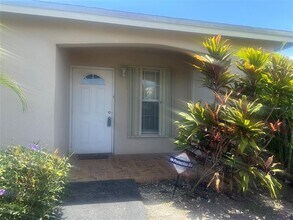 2728 NW 200th Terrace in Miami Gardens, FL - Building Photo - Building Photo