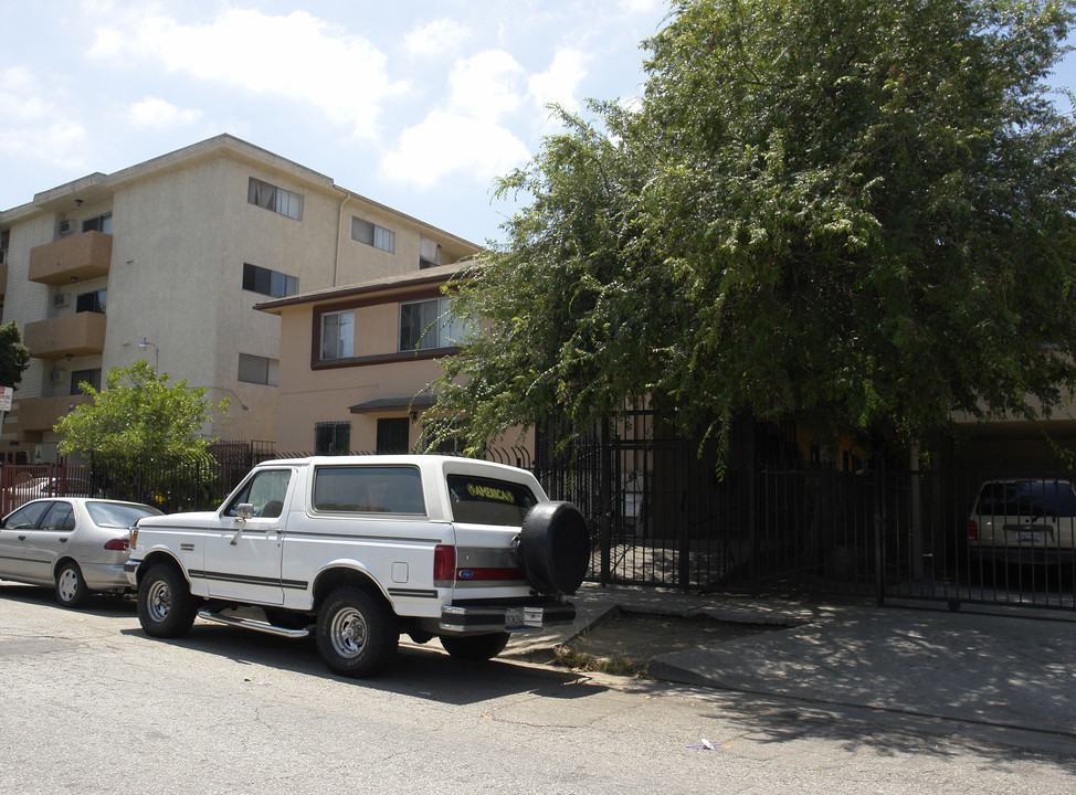 6054 Eleanor Ave in Los Angeles, CA - Building Photo